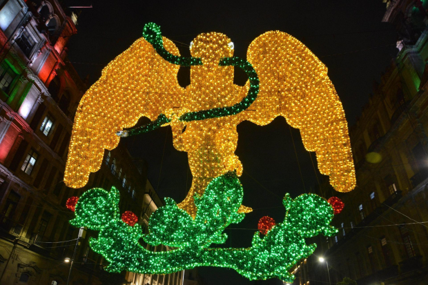 Así luce el águila monumental en el Zócalo de CDMX.