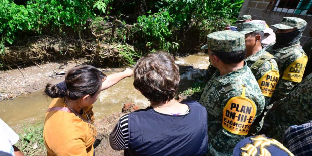 La gobernadora del Estado de México, Delfina Gómez Álvarez, anunció un plan de reubicación de viviendas dañadas por el desbordamiento del Río Rincón de López.