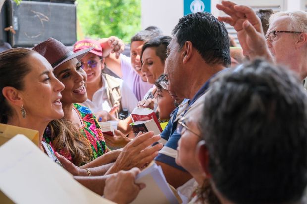 El presidente López Obrador y Mara Lezama supervisan la restauración de la zona arqueológica de Ichkabal.