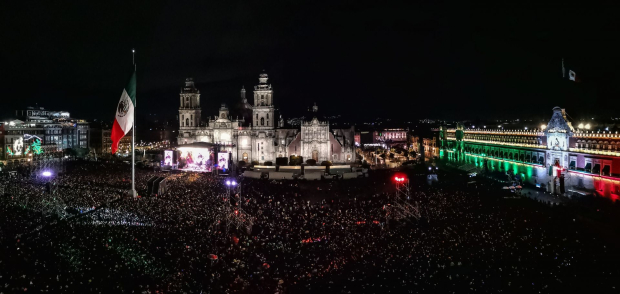 En el Zócalo se celebra el aniversario del Grito de Independencia.