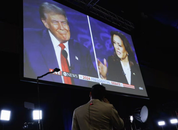 Al concluir el debate presidencial entre Trump y Kamala Harris, caminaron en direcciones opuestas y agradecieron a sus colaboradores.