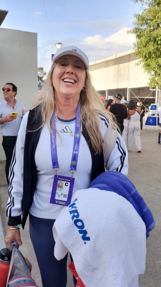 Adriana Serrano, madre de Camila Osorio, presente en el Guadalajara Open AKRON para ver a su hija