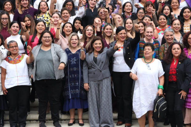 En el evento, Clara Brugada reafirma su compromiso con la equidad y el bienestar social.