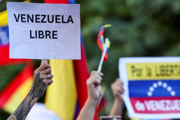 Manifestantes exigen la liberación de Venezuela.