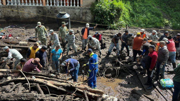 Labores de rescate en Jilotzingo.