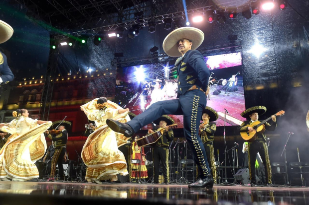 Se ofrecieron diversos shows en el Zócalo de la Ciudad de México