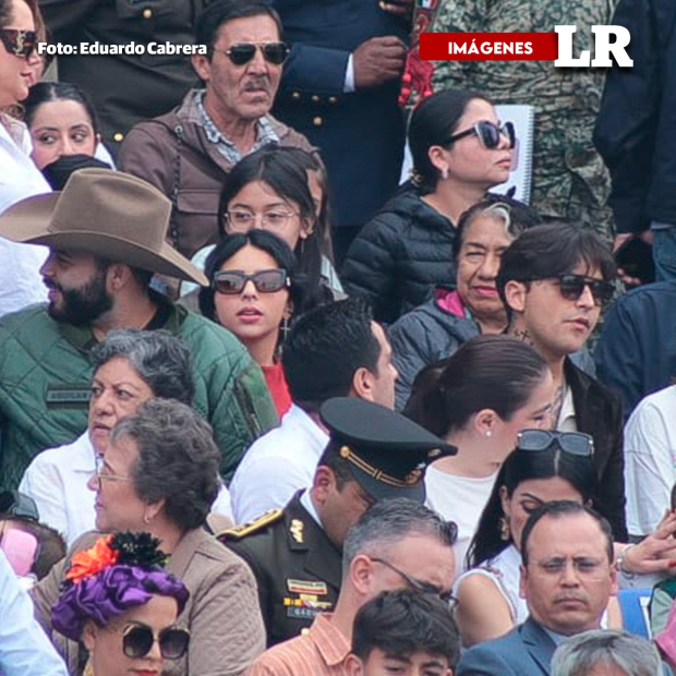 Christian Nodal, Ángela Aguilar y Leonardo Aguilar en el Desfile Cívico Militar.