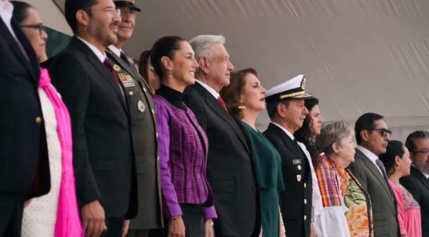 Claudia Sheinbaum acompañó a AMLO en el presídium durante el Desfile Cívico-Militar de este lunes 16 de septiembre.