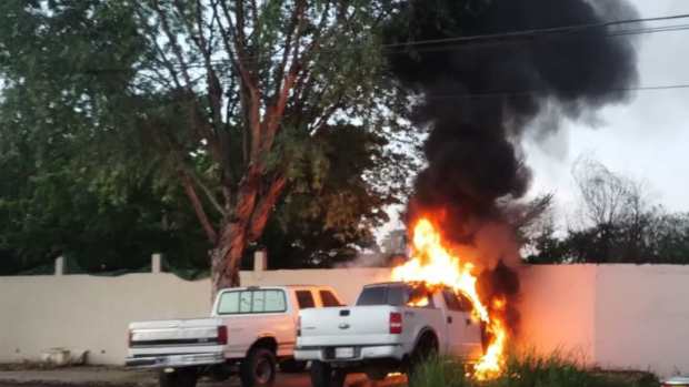 Esta es la camioneta que incendiaron en Bacurimí, Culiacán.