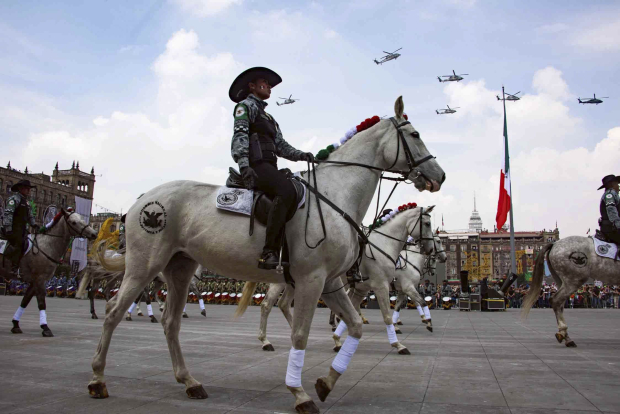 Participación de mujeres de la GN en el Desfile Militar del 16 de septiembre.