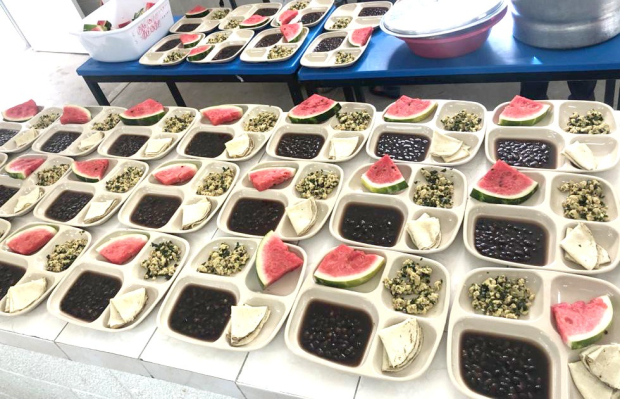 Los Desayunos Escolares Edomex contemplan el plato del buen comer.