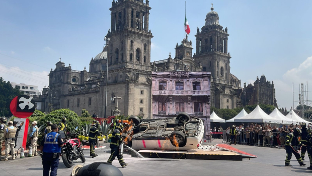 Ayer, equipos de búsqueda y rescate de la Marina realizaron una demostración de un rescate en estructura colapsada.