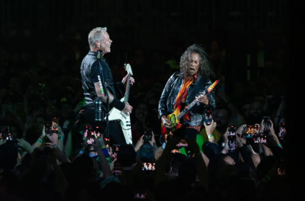 Hetfiel y Hammett  tuvieron  un duelo de guitarras.