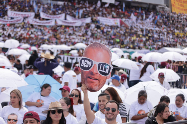 Michoacán celebra los logros presentados por su gobernador en el Tercer Informe.