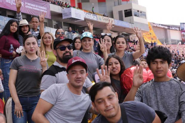 Ramírez Bedolla destaca la recuperación de la rectoría educativa en Michoacán; garantiza pagos a maestros y apoyos como libros y tenis para estudiantes.