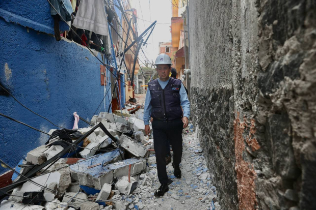 Alcalde Giovani Gutiérrez recorrió la zona afectada por la explosión en Coyoacán.