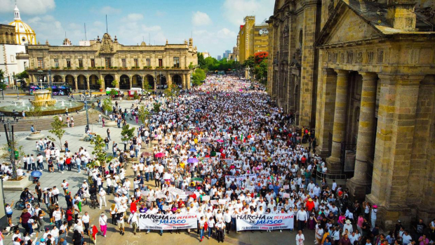 Más de 10 mil jaliscienses se movilizaron en defensa de la elección de Pablo Lemus como Gobernador Electo.