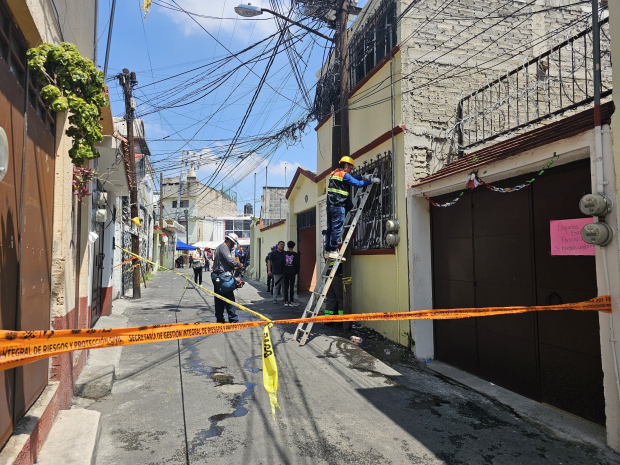 Servidores participan en el recuento de daños en los inmuebles.