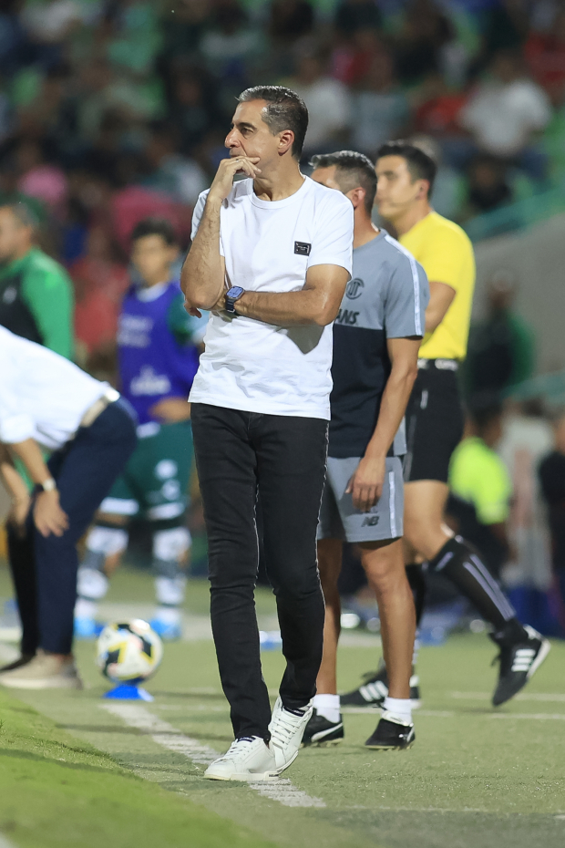 El portugués Renato Paiva, técnico del Toluca, en el duelo ante Santos