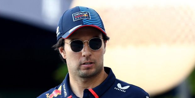 El piloto mexicano Checo Pérez en una carrera con Red Bull en 2024