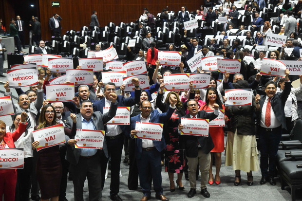 Legisladores de Morena celebra la reforma judicial, el pasado 13 de septiembre.