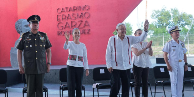 La presidenta electa de México, Claudia Sheinbaum Pardo, quien acompañó al presidente Andrés Manuel López Obrador en la ceremonia de repatriación y memoria del revolucionario mexicano, Catarino Garza Rodríguez.