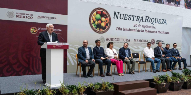 La Secretaría de Agricultura reconoció el trabajo y compromiso de las y los productores de manzana de México con la celebración de Nuestra Riqueza: Día Nacional de la Manzana Mexicana.