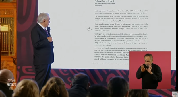 AMLO envió una carta a padres de los 43 normalistas de Ayotzinapa.