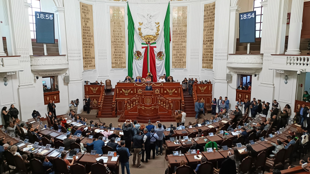 Pablo Vázquez durante su comparecencia en el Congreso de CDMX.