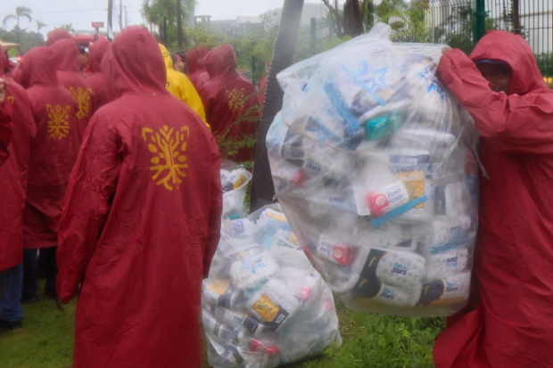 Se apoya a la región de la Costa Chica con diversos insumos.