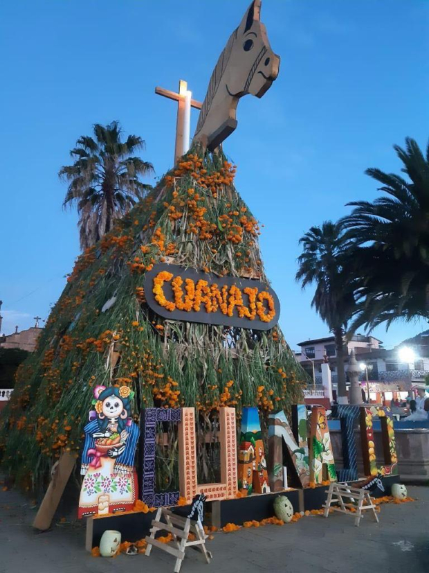 Altares tradicionales de muertos de la localidad de Cuanajo.