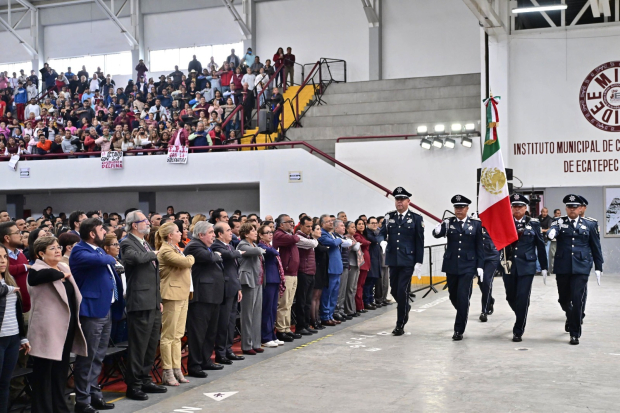 Ante más de 15 mil personas en Ecatepec, Delfina Gómez subrayó proyectos clave en seguridad, salud y educación.