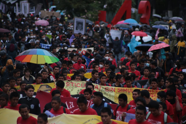 Este jueves miles de personas se reunieron para marchas rumbo al Zócalo.