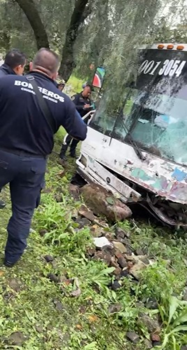 El Heroico Cuerpo de Bomberos acudió para llevar a cabo las labores de apoyo a los afectados.