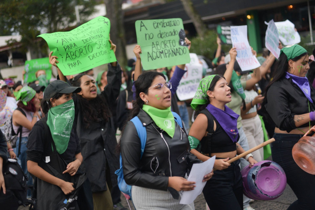 Mujeres exigen aborto legal, seguro y gratuito.