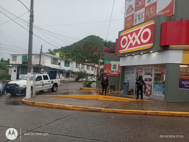 La vigilancia en Acapulco se intensifica para garantizar el orden público y el acceso a productos de primera necesidad.