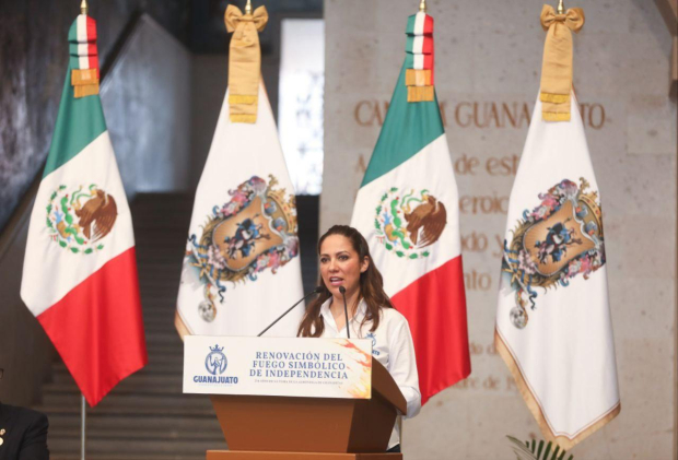 La gobernadora Libia Dennise presidió la ceremonia de Renovación del Fuego Simbólico de la Independencia.