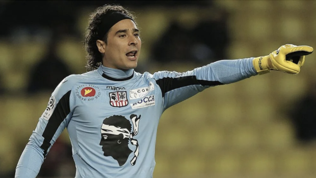 Guillermo Ochoa en el AC Ajaccio de la Ligue 2, su primer club en Europa