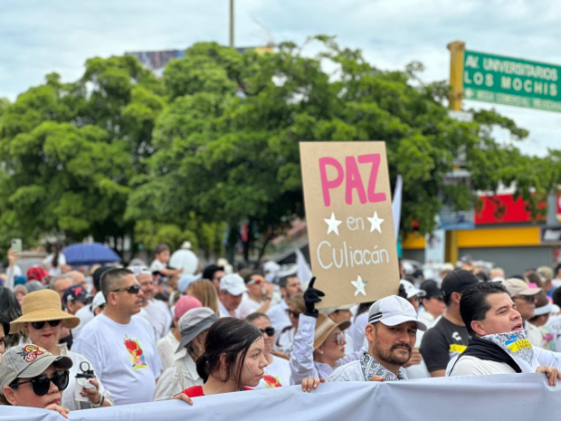 Este día, decenas de ciudadanos salieron a las calles a marchar por la paz en Culiacán.