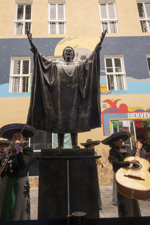 Se develó la estatua de la cantante Chavela Vargas en la Plaza Garibaldi.