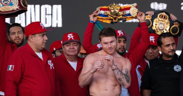 'Canelo' Álvarez presume sus cinturones en la Ceremonia de Pesaje de la pelea contra Edgar Berlanga