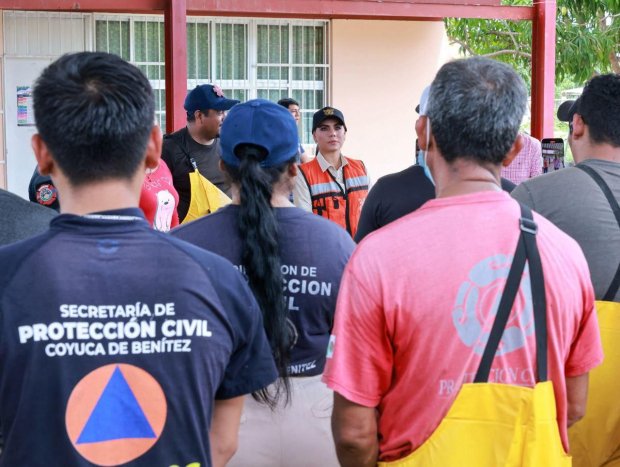 Gobernadora Evelyn Salgado se puso al día con los diversos equipos de emergencia.