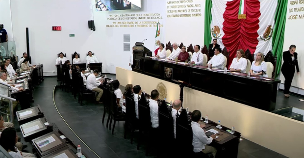 Javier May toma protesta como gobernador de Tabasco.