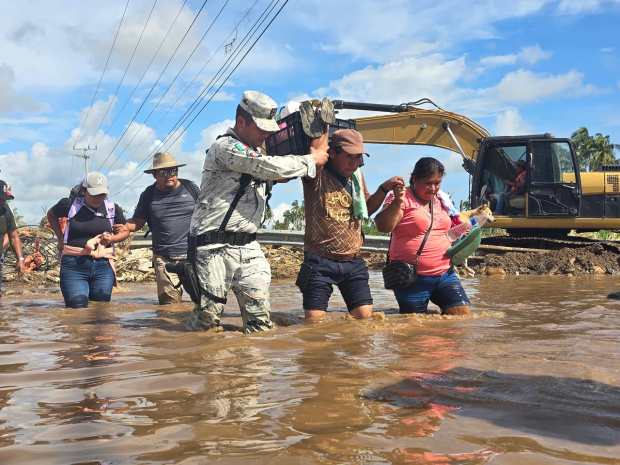 La Guardia Nacional continuó ayer con las labores de auxilio a la población.