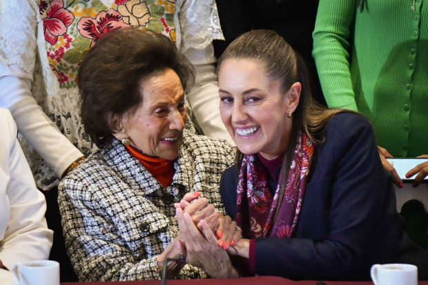 Ifigenia Martínez con Claudia Sheinbaum.