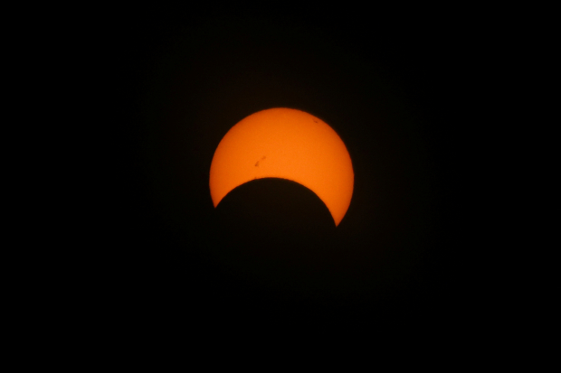 Así se vivieron los primeros momentos del eclipse solar en  Las Horquetas, Santa Cruz, Argentina.