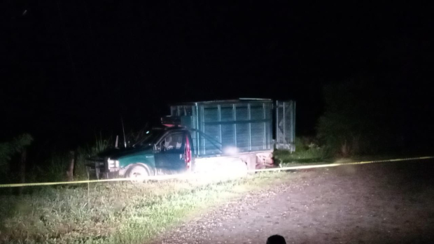 Las personas migrantes iban a bordo de una camioneta pick up.