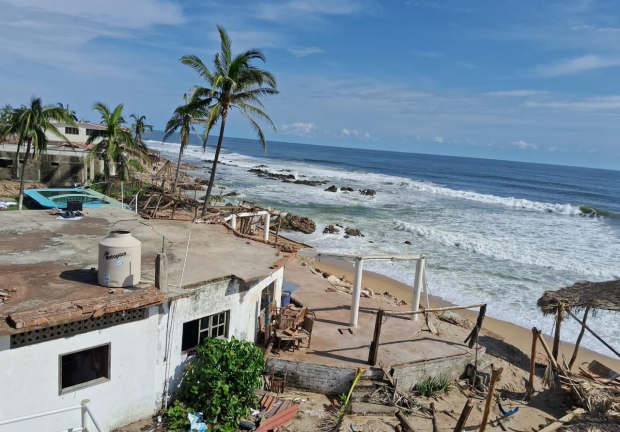 Playa Ventura, en Copala, la mayor parte de los establecimientos turísticos resultaron dañados.