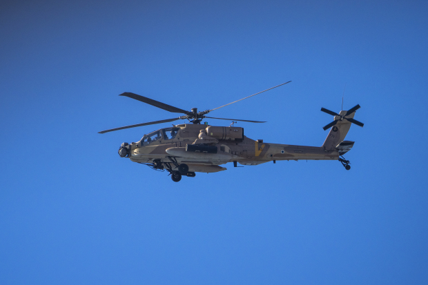 Despliega fuerza terrestre y aérea en los límites con Líbano, pese al repliegue del enemigo.