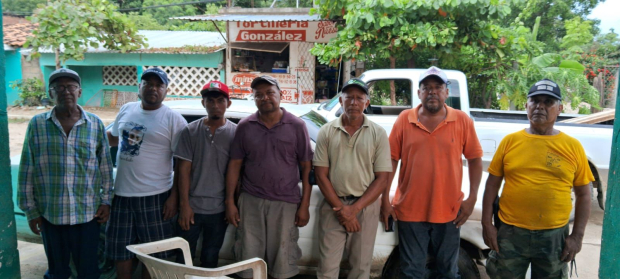 Campesinos de Comaltepec afectados por las inundaciones que trajo el ciclón.